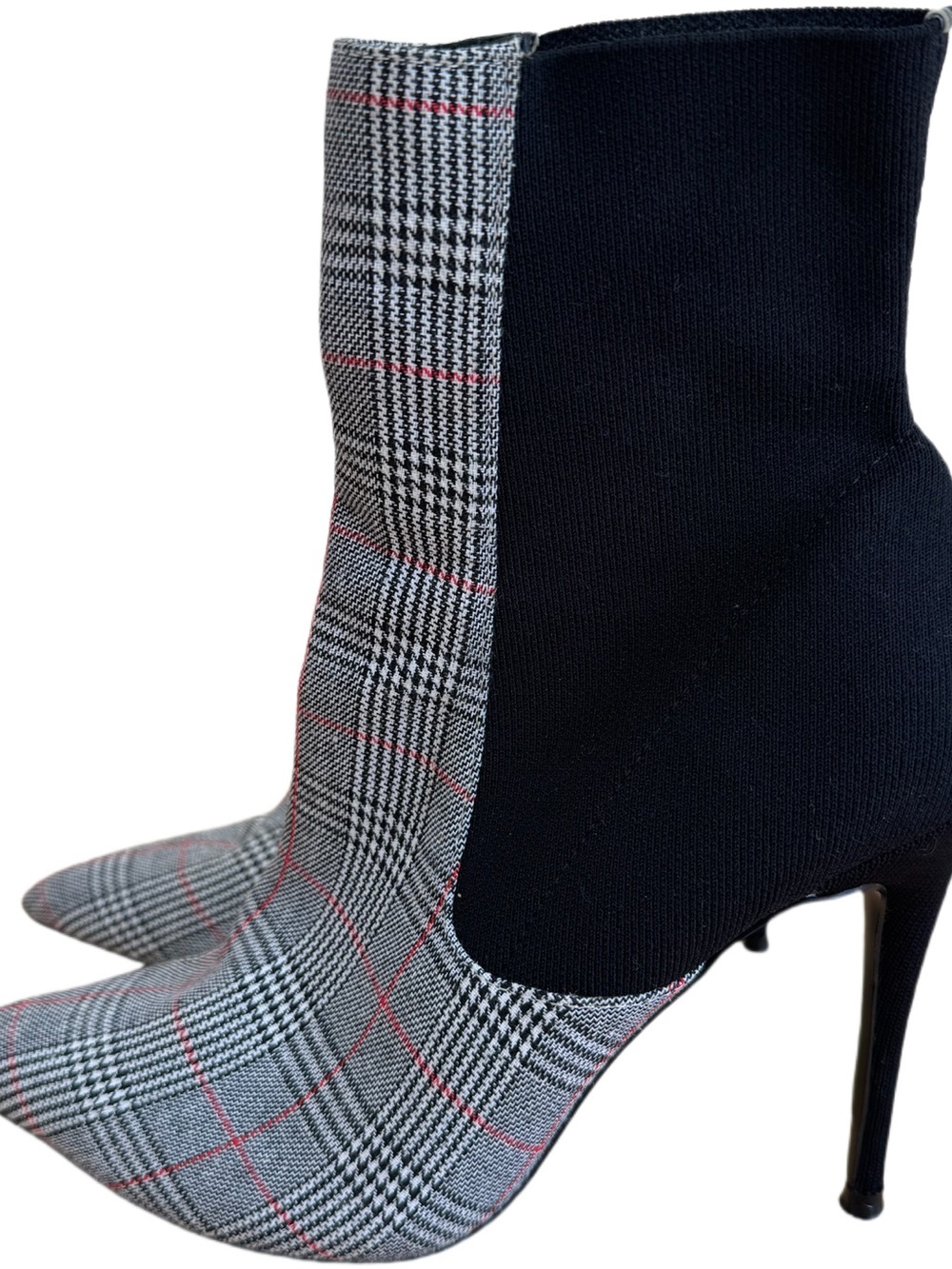 Steve Madden Black & Gray Plaid Pointed Sock Booties with Red Trim Size 8